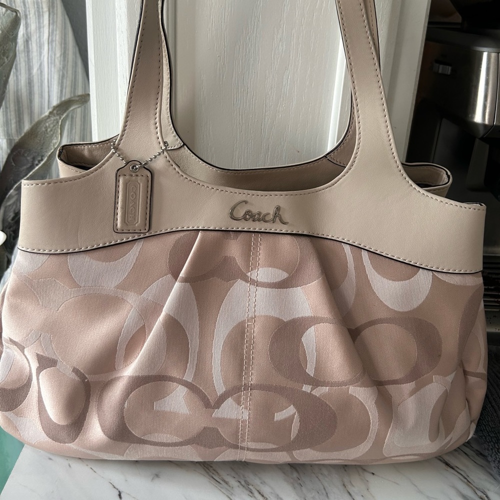 NWOT Coach Signature Lexi Shoulder Handbag